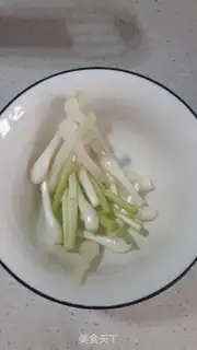 Make Onion egg noodles step 1