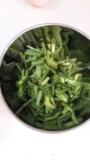 Make Onion egg noodles step 2