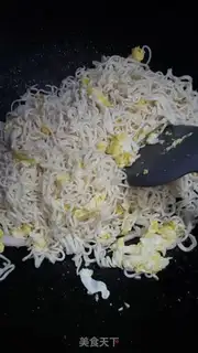 Make Onion egg noodles step 6