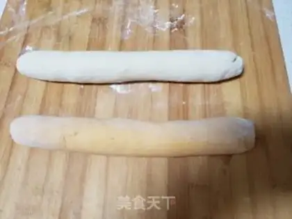 Make Double-coloured pumpkin buns step 4
