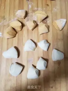 Make Double-coloured pumpkin buns step 5