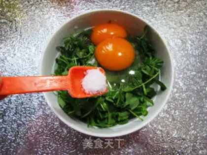 Make Strawseed fried duck eggs step 2