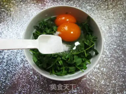 Make Strawseed fried duck eggs step 3