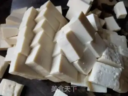 Make White mushroom tofu soup step 1