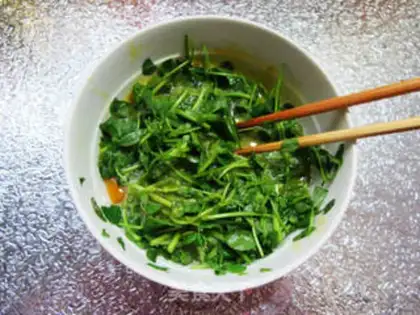 Make Strawseed fried duck eggs step 4