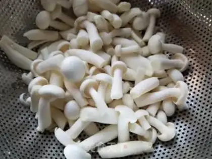 Make White mushroom tofu soup step 2