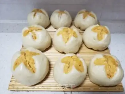 Make Double-coloured pumpkin buns step 15