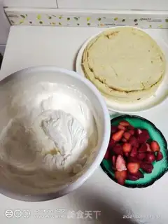 Make Strawberry naked cake step 0
