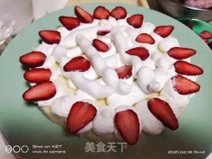 Make Strawberry naked cake step 3