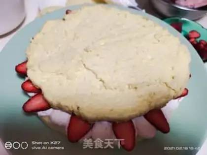 Make Strawberry naked cake step 4