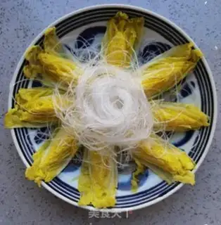 Make Garlic fan dolls step 9