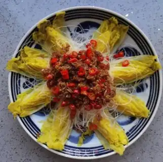 Make Garlic fan dolls step 10