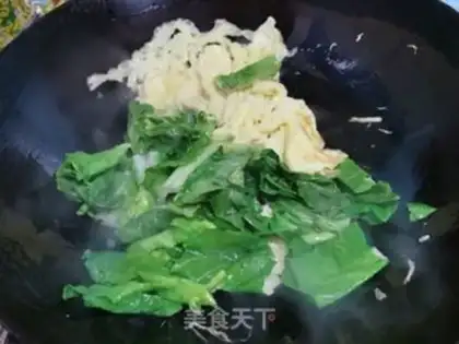 Make Ham eggs for rice step 1