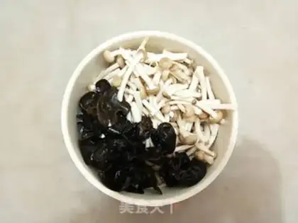 Make Garlic crab-flavored wood step 1