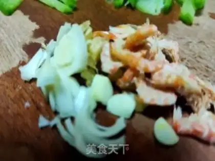 Make Roz-shrimp-skinned noodles step 1
