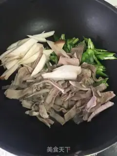 Make Pyre apricot mushrooms fried pig belly step 1