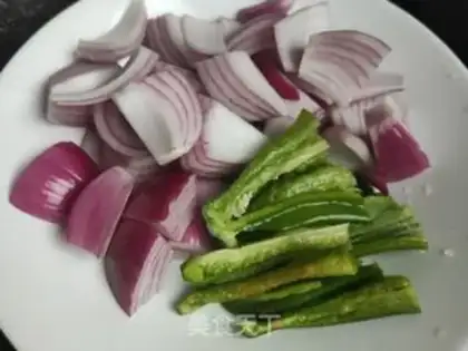 Make Blackwood onion fried eggs step 1