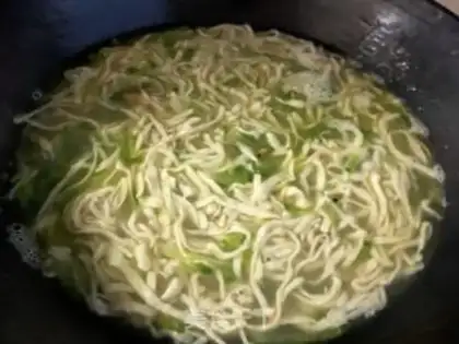 Make Roz-shrimp-skinned noodles step 8