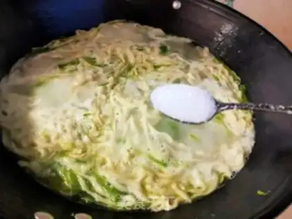 Make Roz-shrimp-skinned noodles step 10