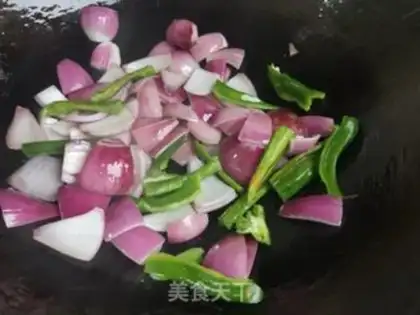 Make Blackwood onion fried eggs step 5