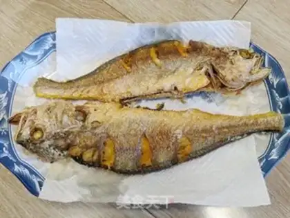 Make Dry-burned yellow fish step 3