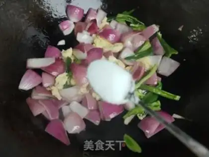Make Blackwood onion fried eggs step 6