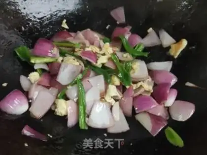 Make Blackwood onion fried eggs step 7