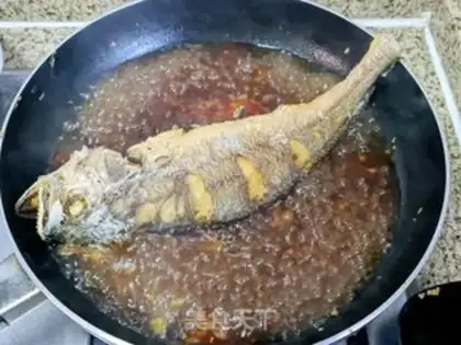 Make Dry-burned yellow fish step 11