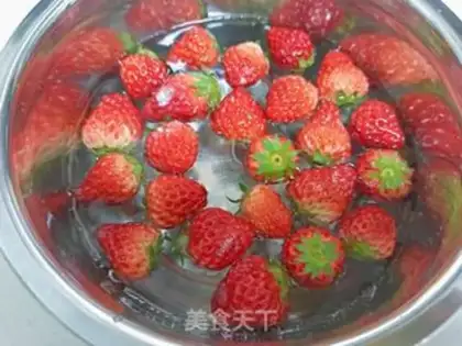 Make Strawberry sugar step 1