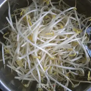 Make Green bean sprouts spinach step 0
