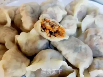 Make Pork abalone carrot dumplings step 20