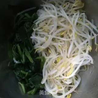 Make Green bean sprouts spinach step 4