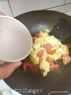 Make Tomato fried eggs step 7