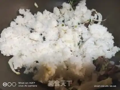Make Onion beef fried rice step 3