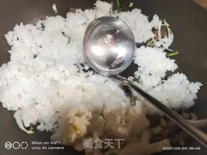 Make Onion beef fried rice step 4