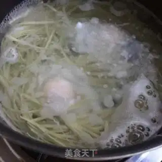 Make Sour eggs and spinach noodles step 4