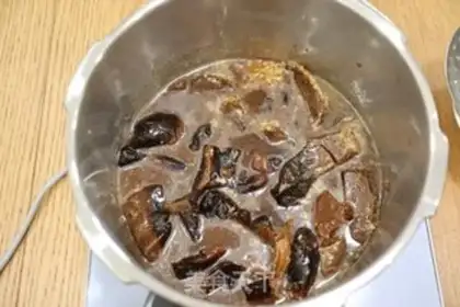 Make Red beef noodles step 3
