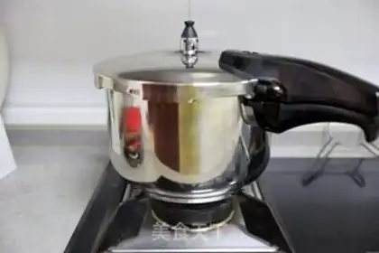 Make Red beef noodles step 5
