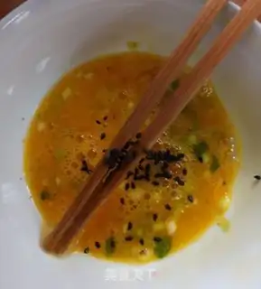 Make An egg cake with an onion step 1
