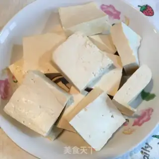Make Garlic eggs and tofu step 1
