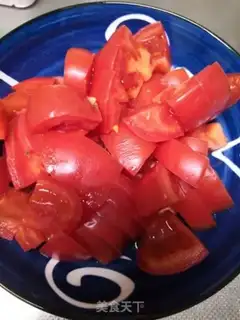 Make Tomato fried eggs step 1