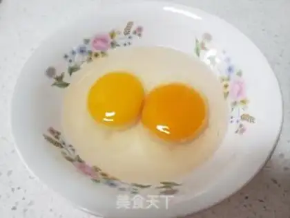 Make Onion fried goose eggs step 2
