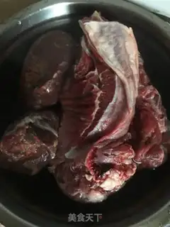 Make Roach beef-water fried dumplings step 1