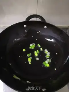 Make Tomato fried eggs step 5