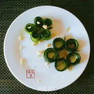 Make Cucumber roll step 6