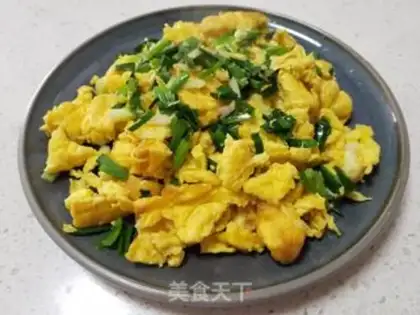 Make Onion fried goose eggs step 4