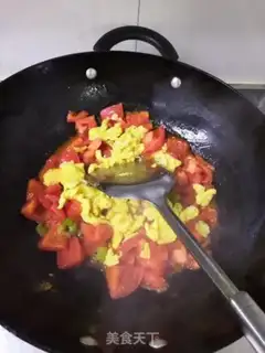 Make Tomato fried eggs step 7