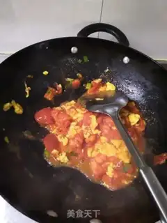 Make Tomato fried eggs step 8