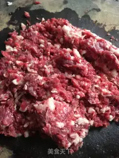 Make Roach beef-water fried dumplings step 5