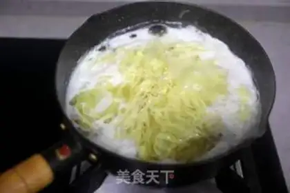 Make Eggs and soy noodles step 4